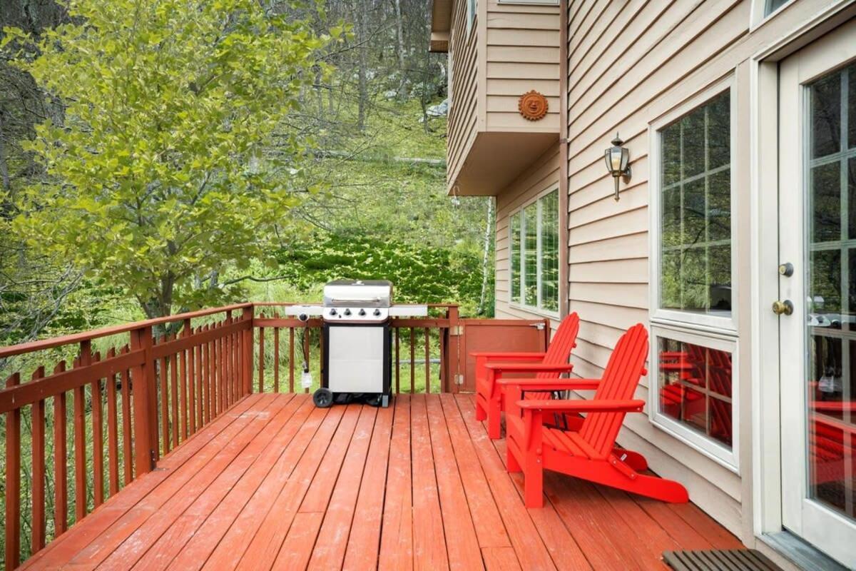Modern Retreat W Hot Tub, Deck & Resort Amenities Berkeley Springs Exteriér fotografie